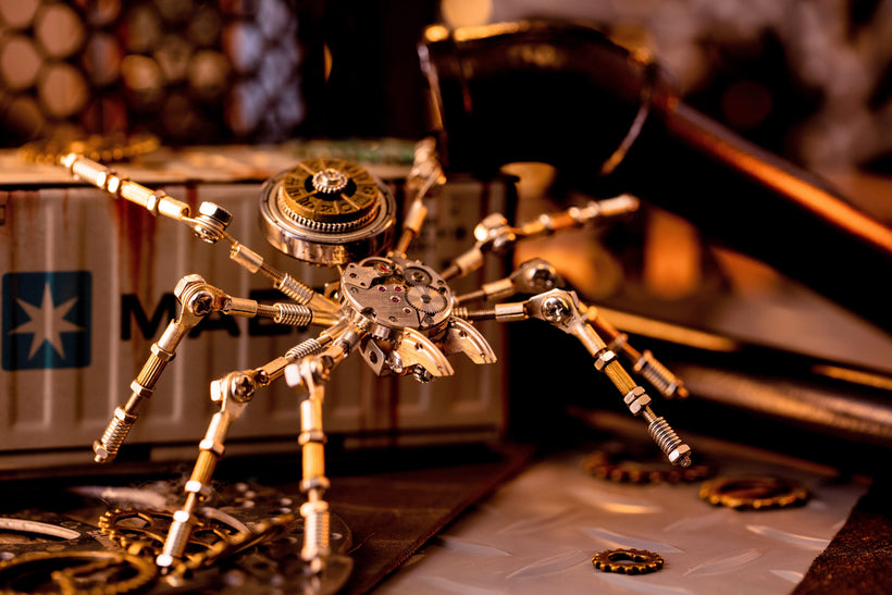 Mechaniczny wystrój pająka z mosiężnymi zębatkami i częściami steampunkowymi