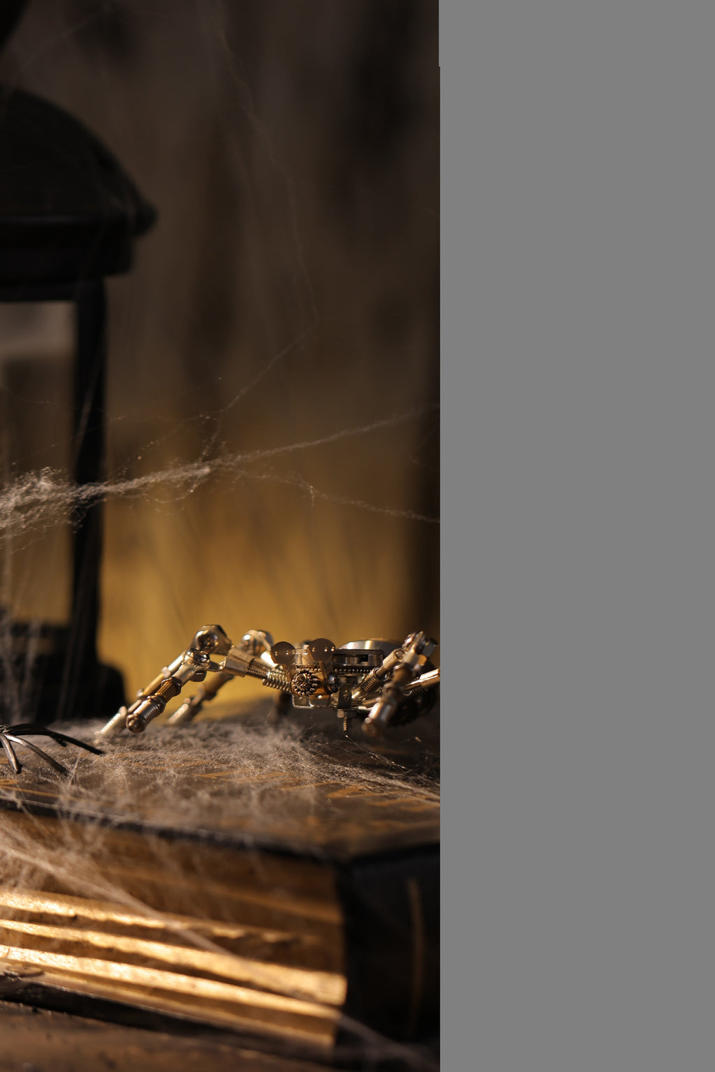 Mechanical Spider Steampunk Decor Lamp - mechanical spider decor hanging detail 01 truncated