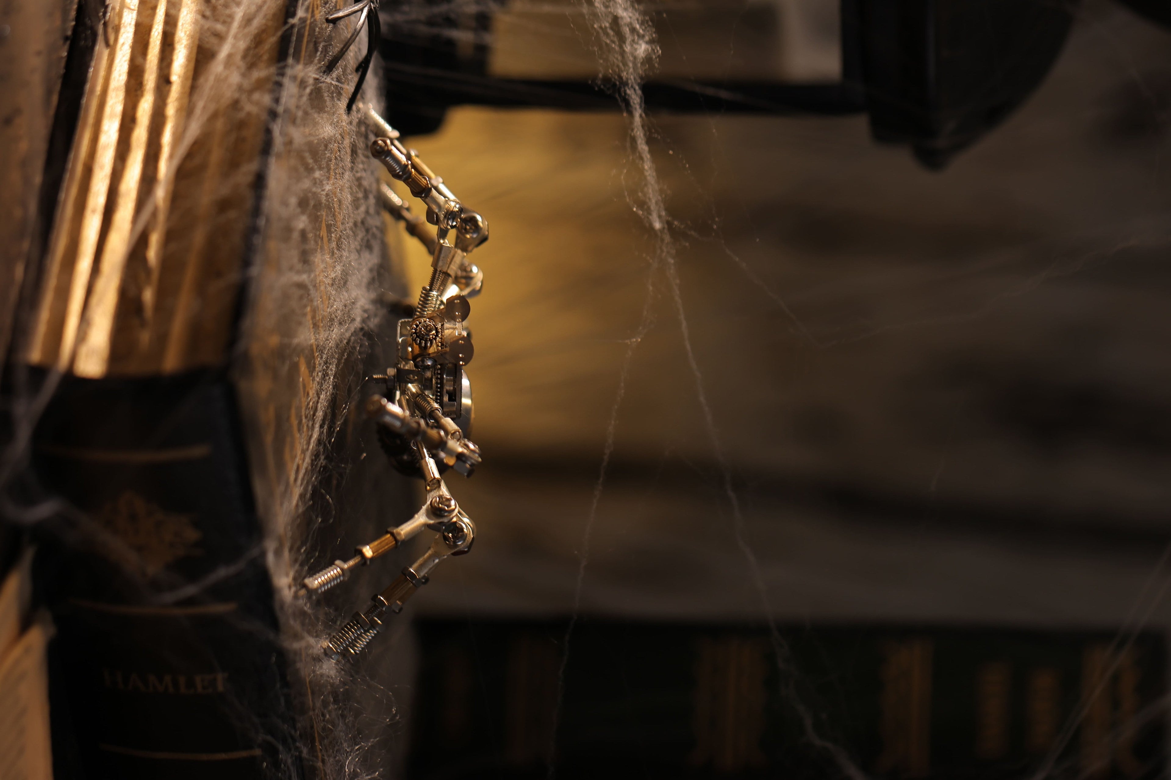 Mechanical Spider Steampunk Decor Lamp - mechanical spider decor hanging detail 02